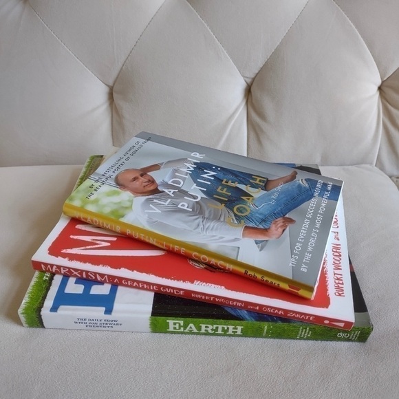 BOOK Bundle Marxism Graphic Guide Earth Daily Show - Picture 2 of 7